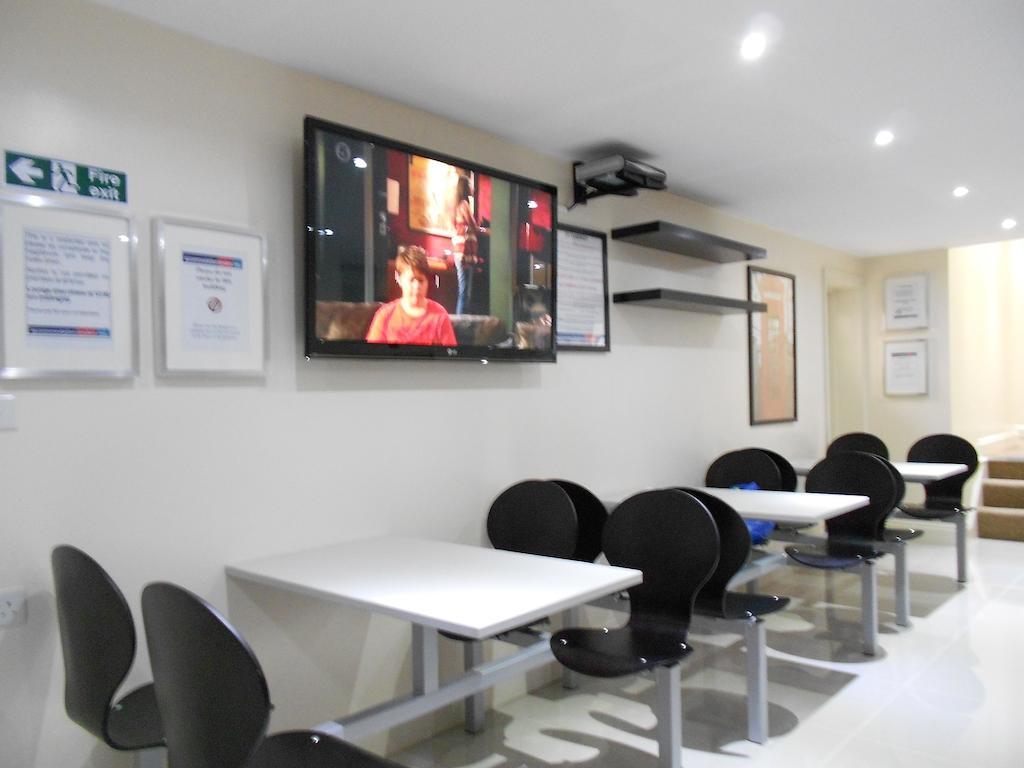 Mapesbury Hostel Лондон Экстерьер фото