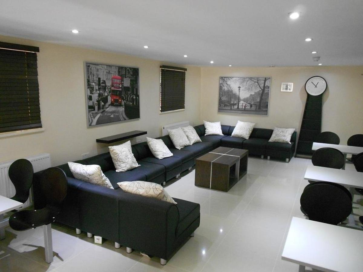 Mapesbury Hostel Лондон Экстерьер фото