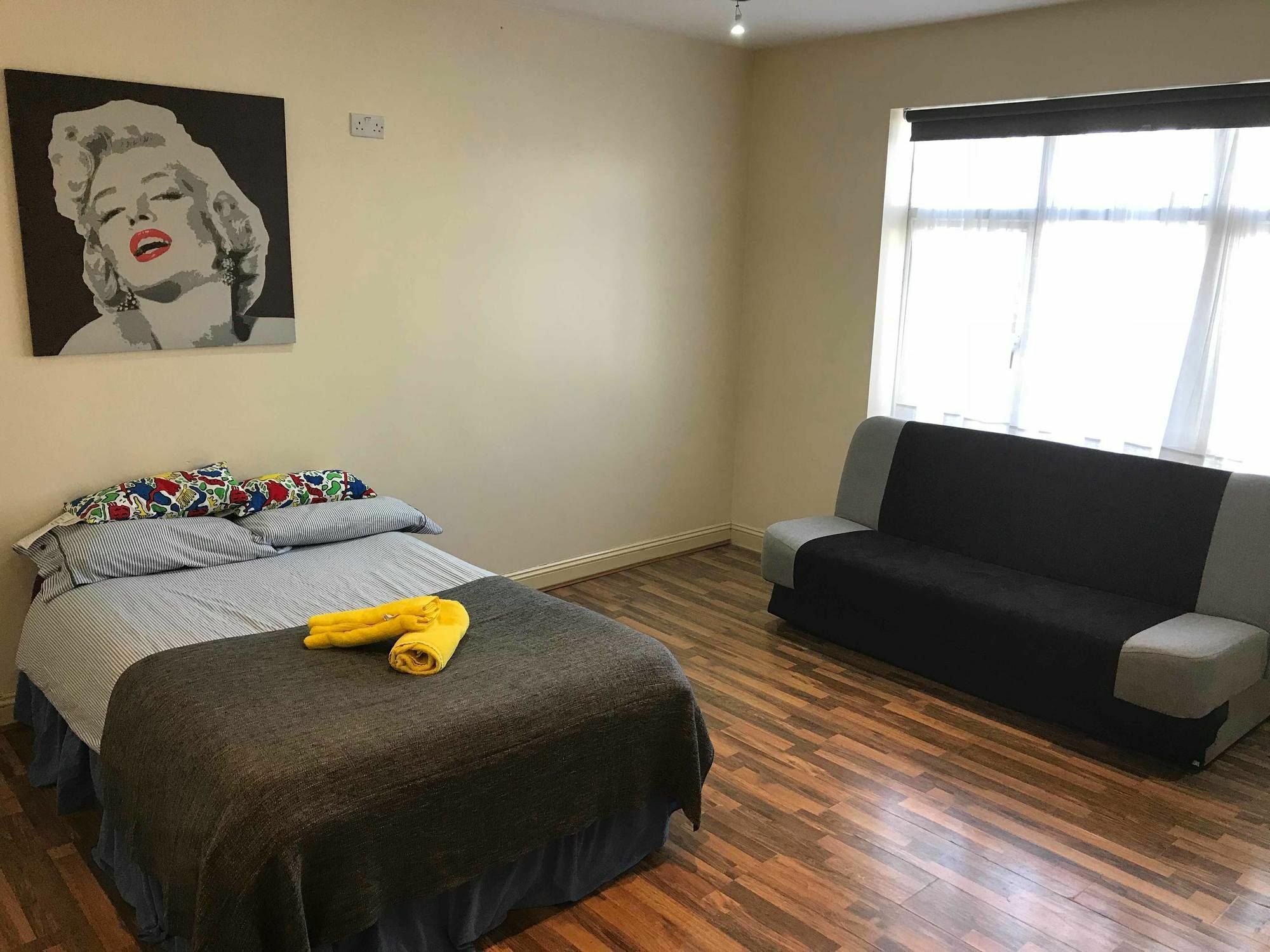 Mapesbury Hostel Лондон Экстерьер фото