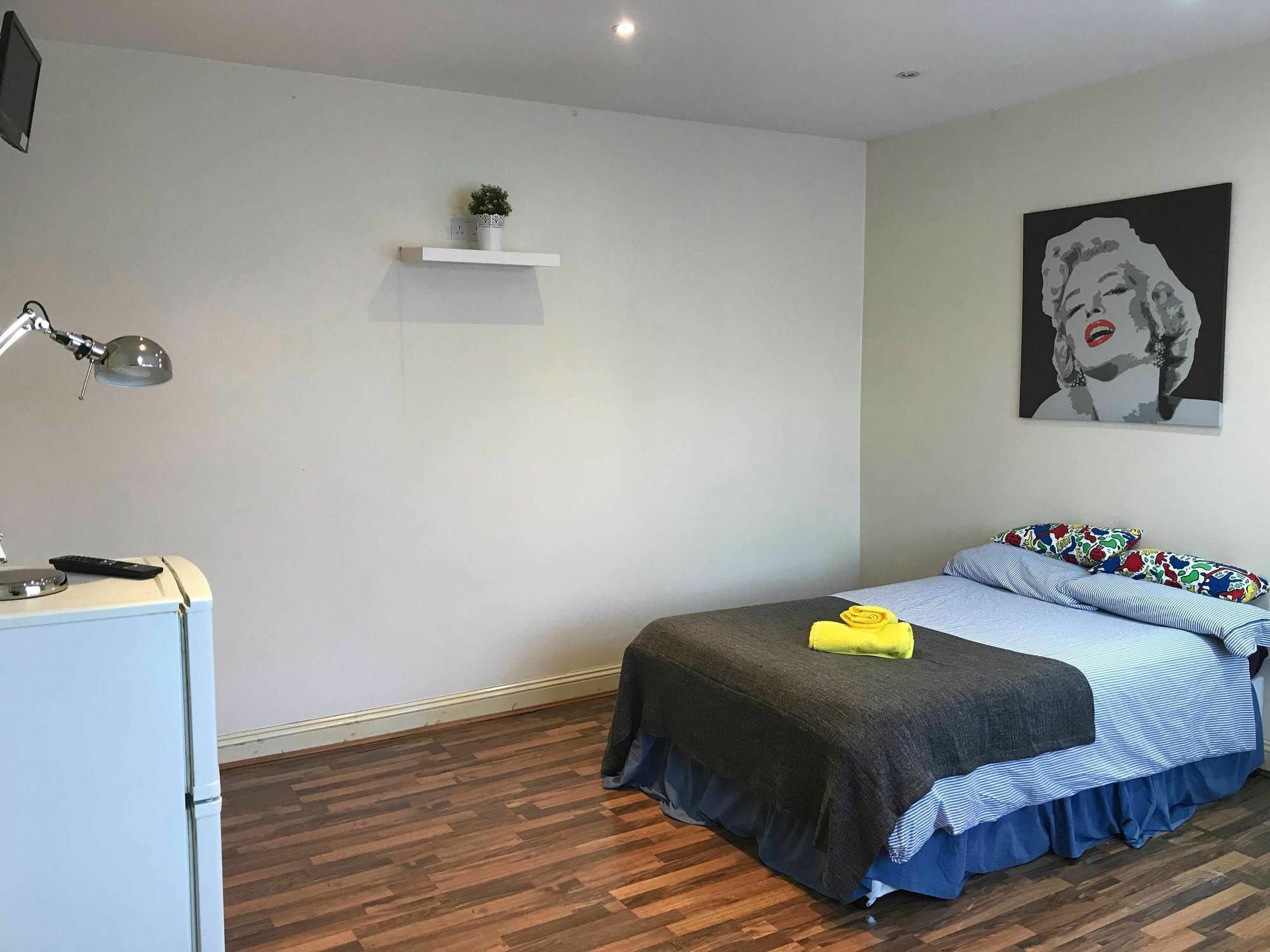 Mapesbury Hostel Лондон Экстерьер фото